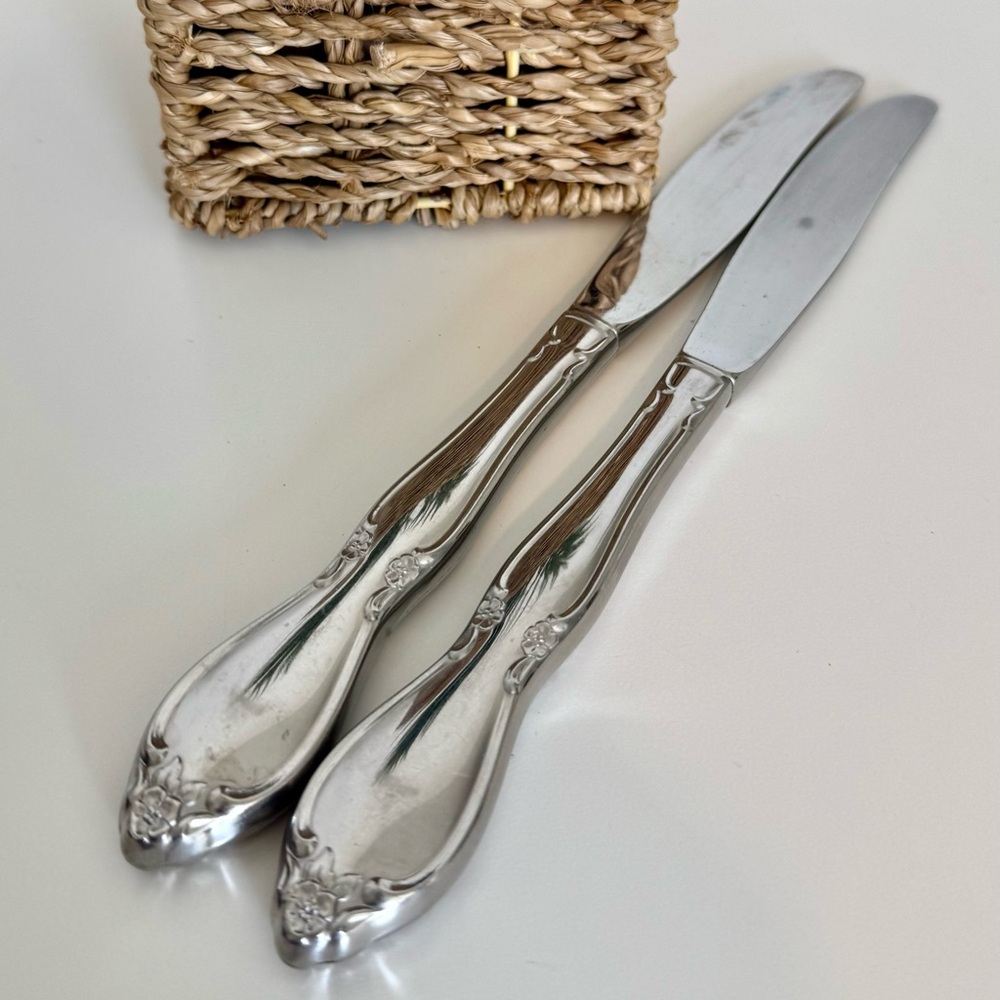 Oneida Chatelaine Set of 2 Dinner Knives Community Stainless Flatware Floral
